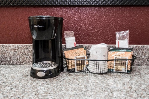 Red Roof Inn Mobile - Midtown image 14