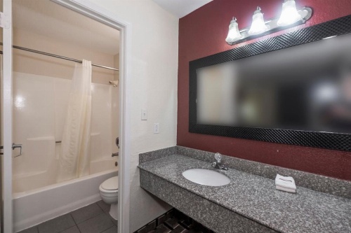 Red Roof Inn Mobile - Midtown image 19